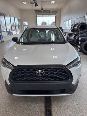 Pearl 2023 Toyota Corolla Cross L