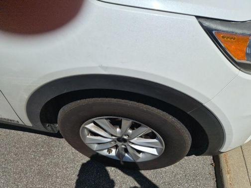 Snow White Pearl 2019 Kia Sorento LX
