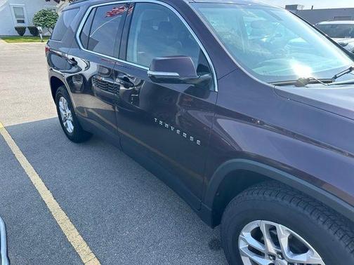 Black Currant Metallic 2019 Chevrolet Traverse LT Cloth