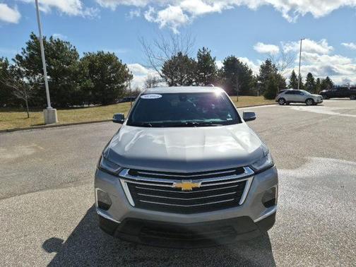 Sterling Gray Metallic 2024 Chevrolet Traverse Limited LT Cloth