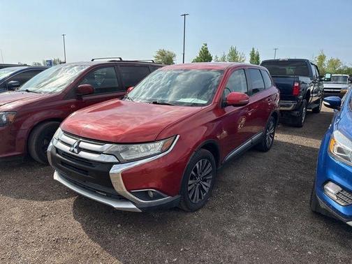 Red 2019 Mitsubishi Outlander SE