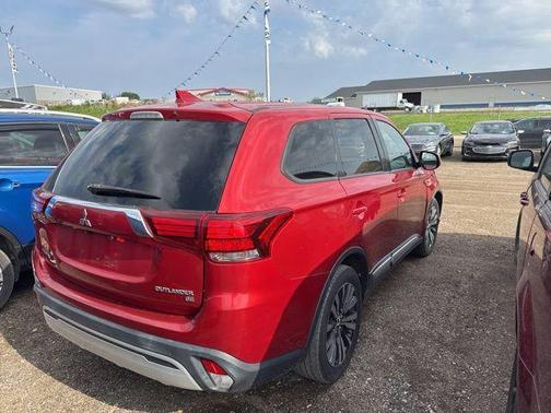 Red 2019 Mitsubishi Outlander SE