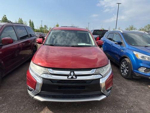 Red 2019 Mitsubishi Outlander SE