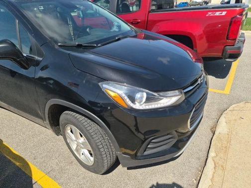 Mosaic Black Metallic 2019 Chevrolet Trax LT