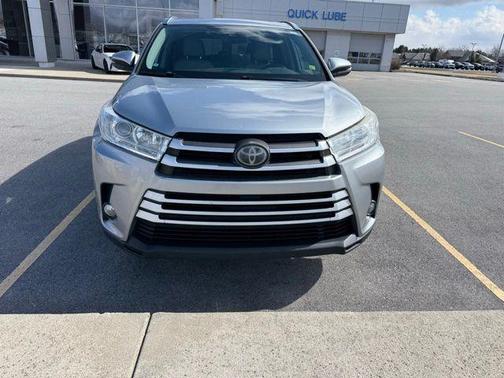 Celestial Silver Metallic 2018 Toyota Highlander XLE