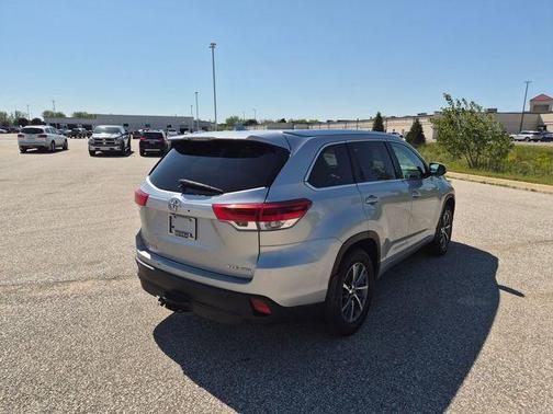 Celestial Silver Metallic 2018 Toyota Highlander XLE