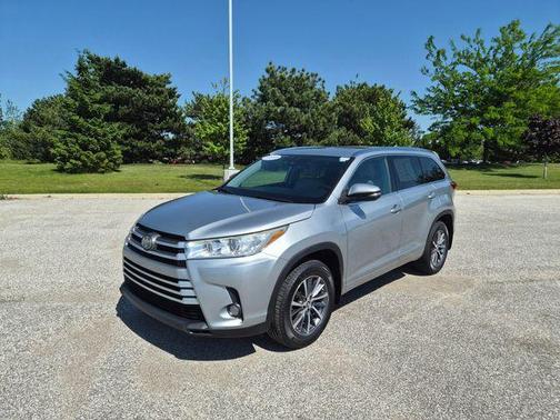 Celestial Silver Metallic 2018 Toyota Highlander XLE