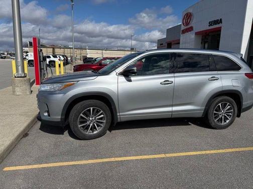Celestial Silver Metallic 2018 Toyota Highlander XLE