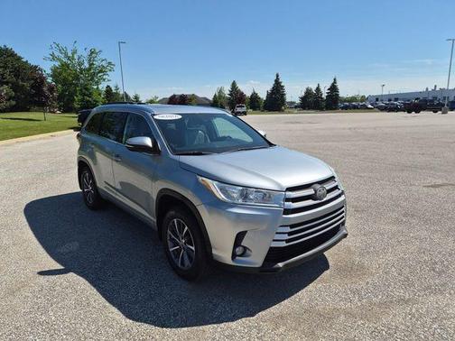 Celestial Silver Metallic 2018 Toyota Highlander XLE