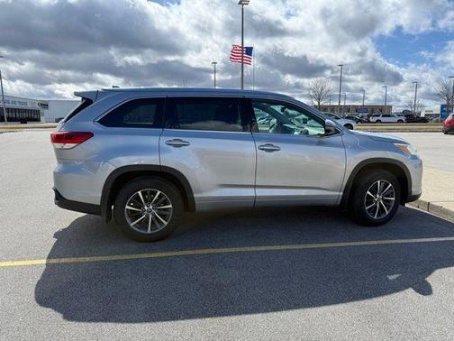 Celestial Silver Metallic 2018 Toyota Highlander XLE