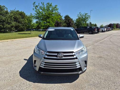 Celestial Silver Metallic 2018 Toyota Highlander XLE