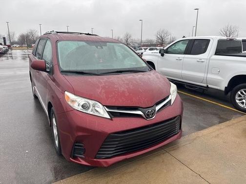 2018 Toyota Sienna LE