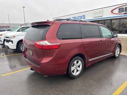 2018 Toyota Sienna LE