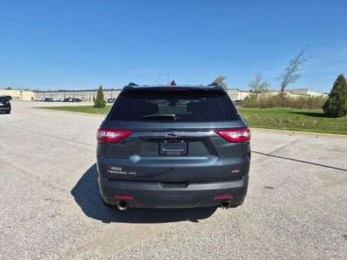Graphite Metallic 2021 Chevrolet Traverse RS