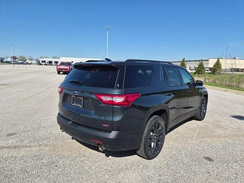 Graphite Metallic 2021 Chevrolet Traverse RS