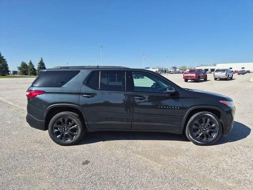Graphite Metallic 2021 Chevrolet Traverse RS