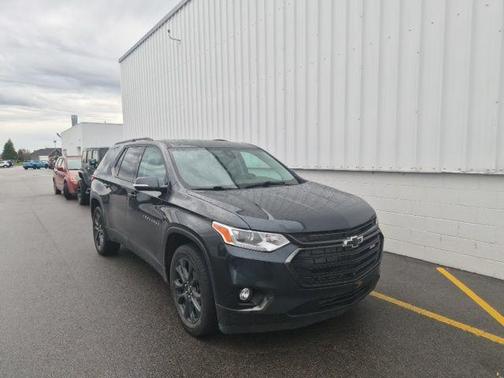 Graphite Metallic 2021 Chevrolet Traverse RS