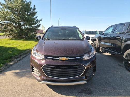 Black Cherry Metallic 2022 Chevrolet Trax LT
