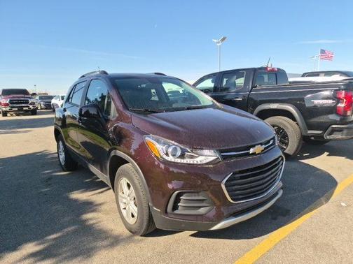 Black Cherry Metallic 2022 Chevrolet Trax LT