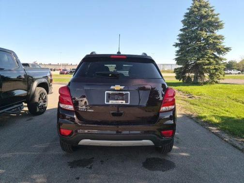 Black Cherry Metallic 2022 Chevrolet Trax LT