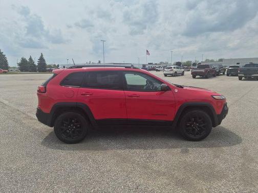 Firecracker Red Clearcoat 2017 Jeep Cherokee Trailhawk