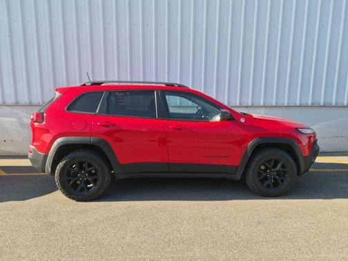 Firecracker Red Clearcoat 2017 Jeep Cherokee Trailhawk