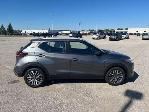 Gun Metallic 2021 Nissan Kicks SV