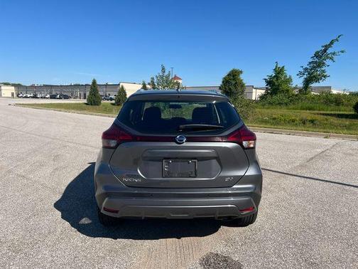 Gun Metallic 2021 Nissan Kicks SV