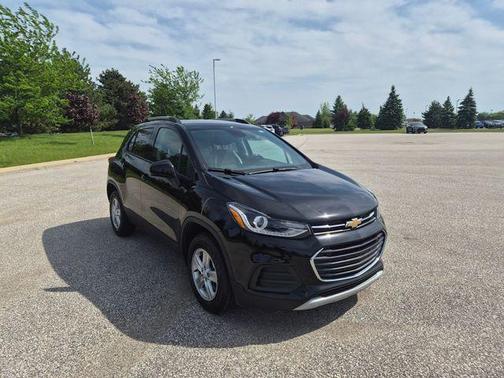 Mosaic Black Metallic 2022 Chevrolet Trax LT