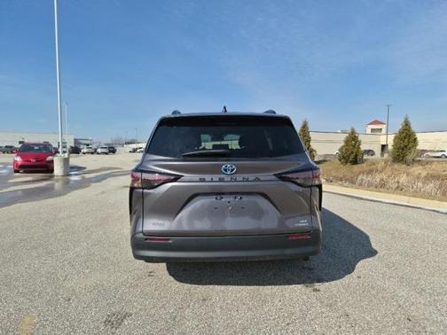 2023 Toyota Sienna XLE