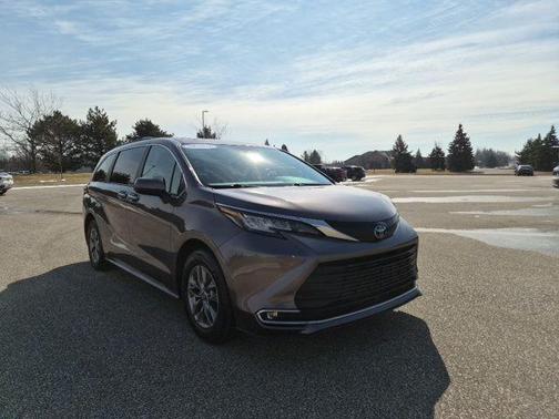 2023 Toyota Sienna XLE