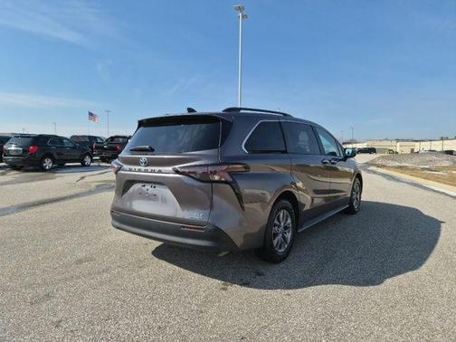 2023 Toyota Sienna XLE