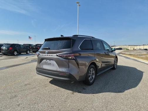 2023 Toyota Sienna XLE