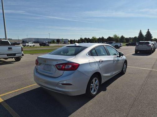 Silver Ice Metallic 2016 Chevrolet Cruze LT Automatic