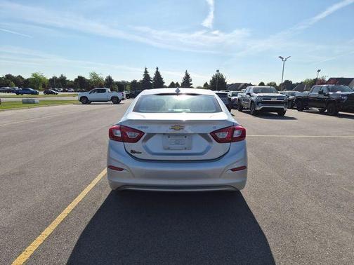 Silver Ice Metallic 2016 Chevrolet Cruze LT Automatic