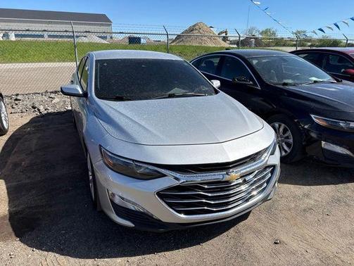 Silver Ice Metallic 2021 Chevrolet Malibu LT