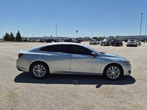 Silver Ice Metallic 2021 Chevrolet Malibu LT