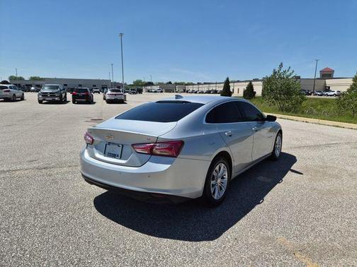 Silver Ice Metallic 2021 Chevrolet Malibu LT