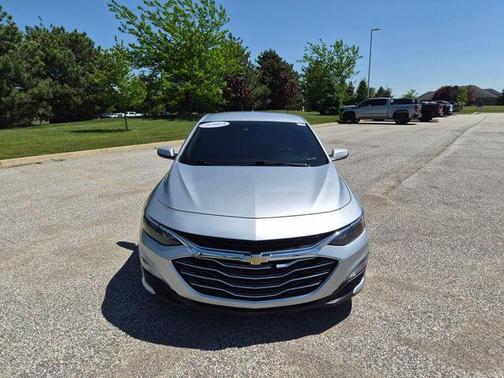Silver Ice Metallic 2021 Chevrolet Malibu LT