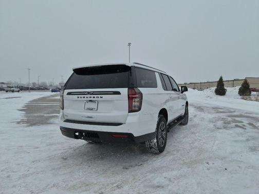 Iridescent Pearl Tricoat 2024 Chevrolet Suburban Z71