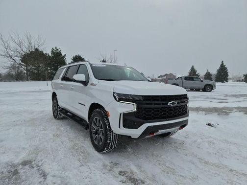 Iridescent Pearl Tricoat 2024 Chevrolet Suburban Z71