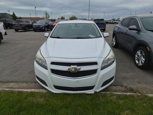 Summit White 2013 Chevrolet Malibu 1LT
