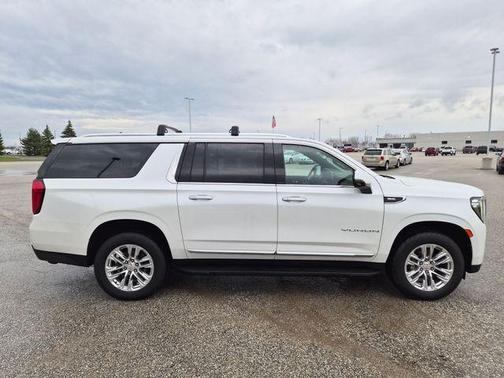 White Frost Tri-Coat 2022 GMC Yukon XL SLT