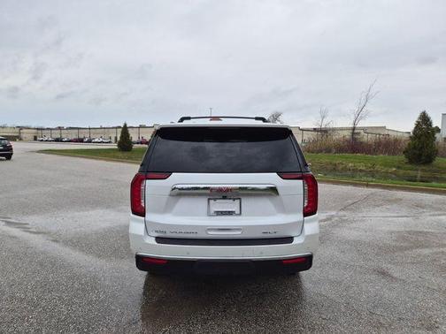 White Frost Tri-Coat 2022 GMC Yukon XL SLT