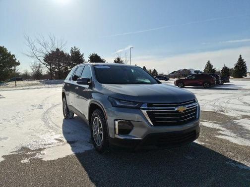 Sterling Gray Metallic 2023 Chevrolet Traverse LT Cloth