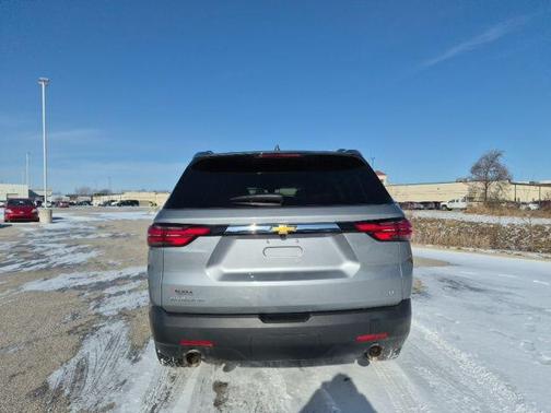 Sterling Gray Metallic 2023 Chevrolet Traverse LT Cloth