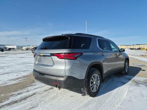 Sterling Gray Metallic 2023 Chevrolet Traverse LT Cloth