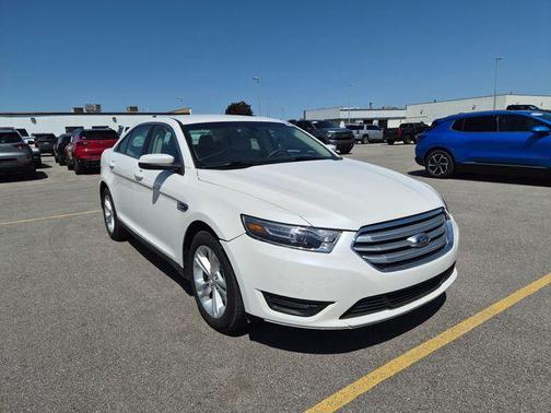 White Platinum Clearcoat Metallic 2018 Ford Taurus SEL