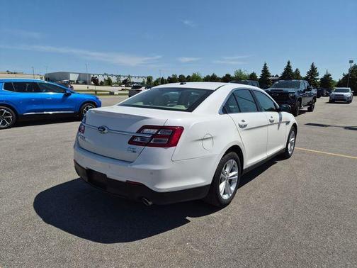 White Platinum Clearcoat Metallic 2018 Ford Taurus SEL