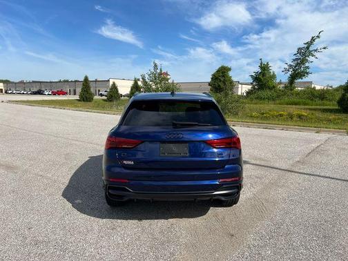 Navarra Blue Metallic 2021 Audi Q3 45 S line Premium